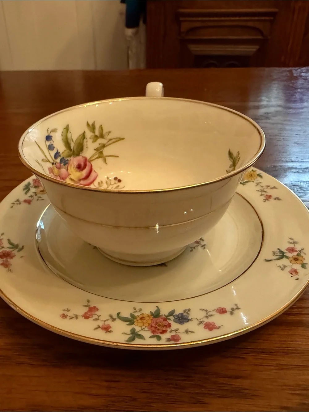 Classic Floral Porcelain Dinnerware Set - Cream with Multicolor Floral Motif